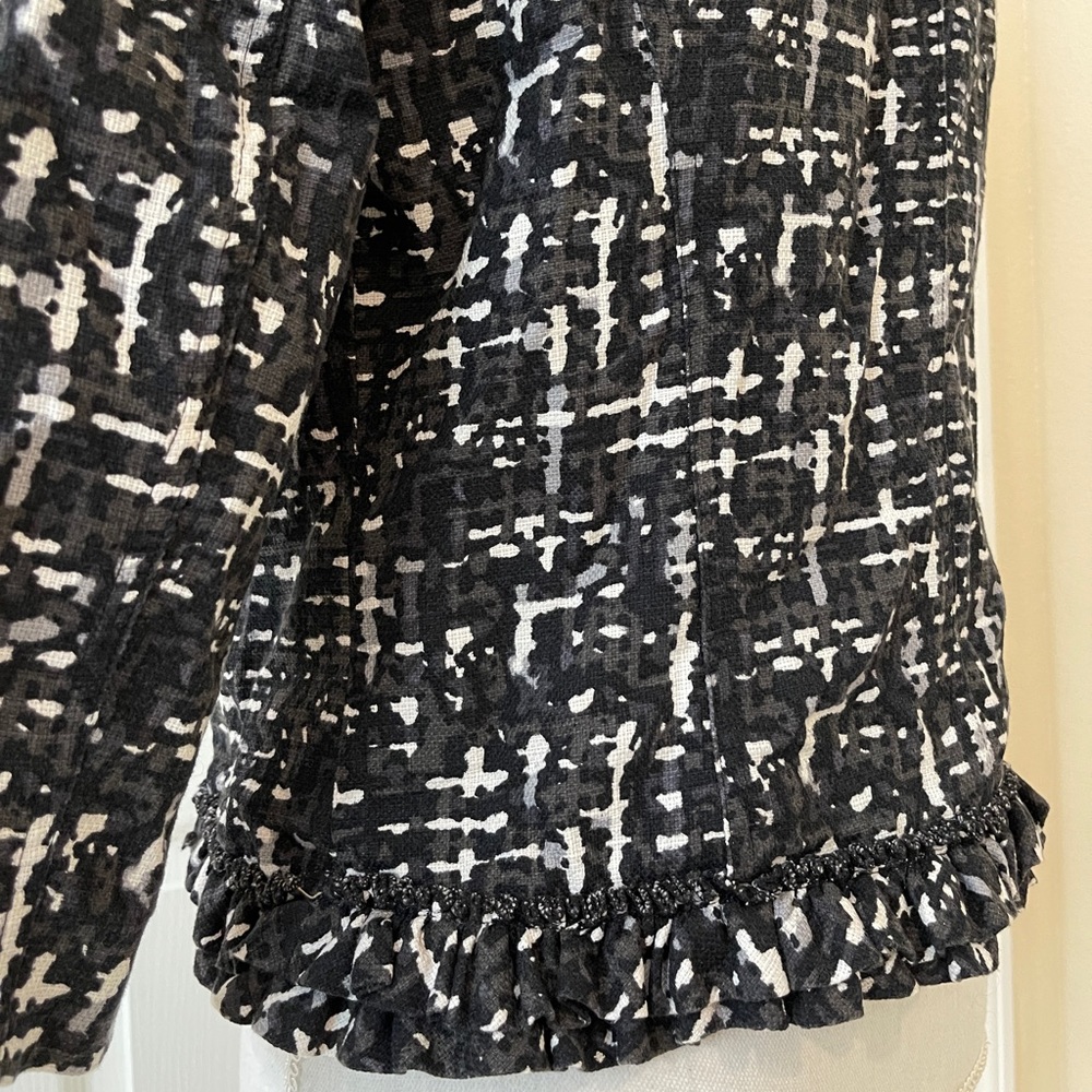 Beautiful Jacket with Ruffled Edges - Picture 12 of 13
